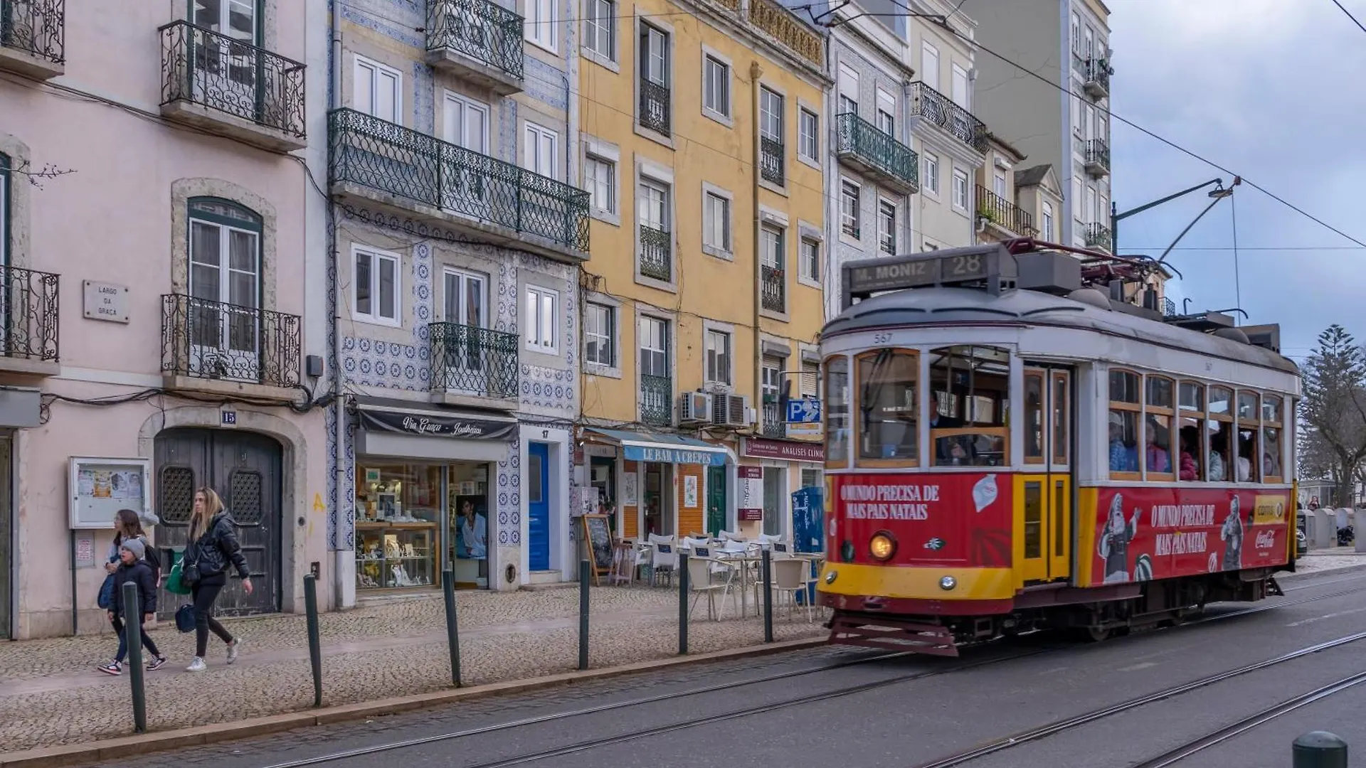 Superb Apartments Overlooking Graça in Lisboa 0*,