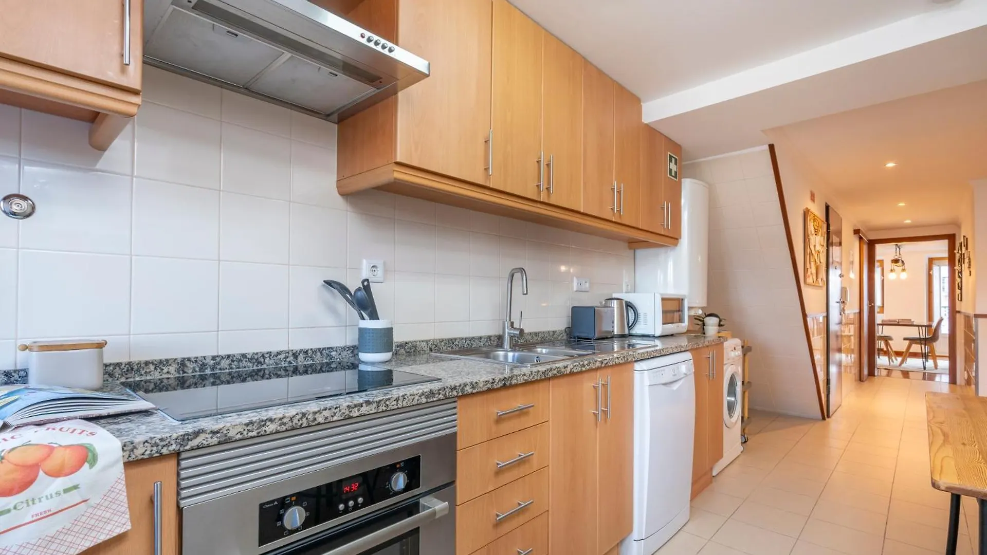 Superb Apartments Overlooking Graça in Lisboa 0*,  Portugal