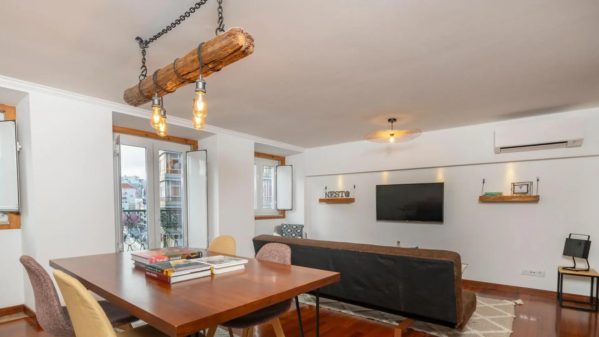 Superb Apartments Overlooking Graça in Lisboa