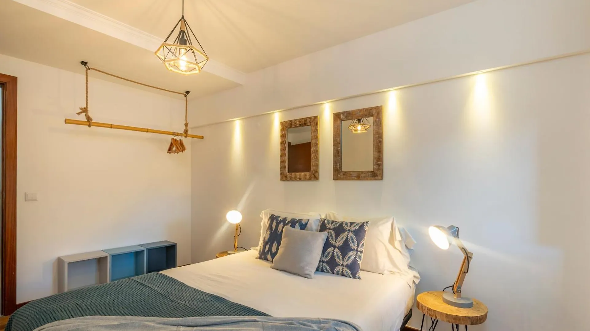 Superb Apartments Overlooking Graça in Lisboa