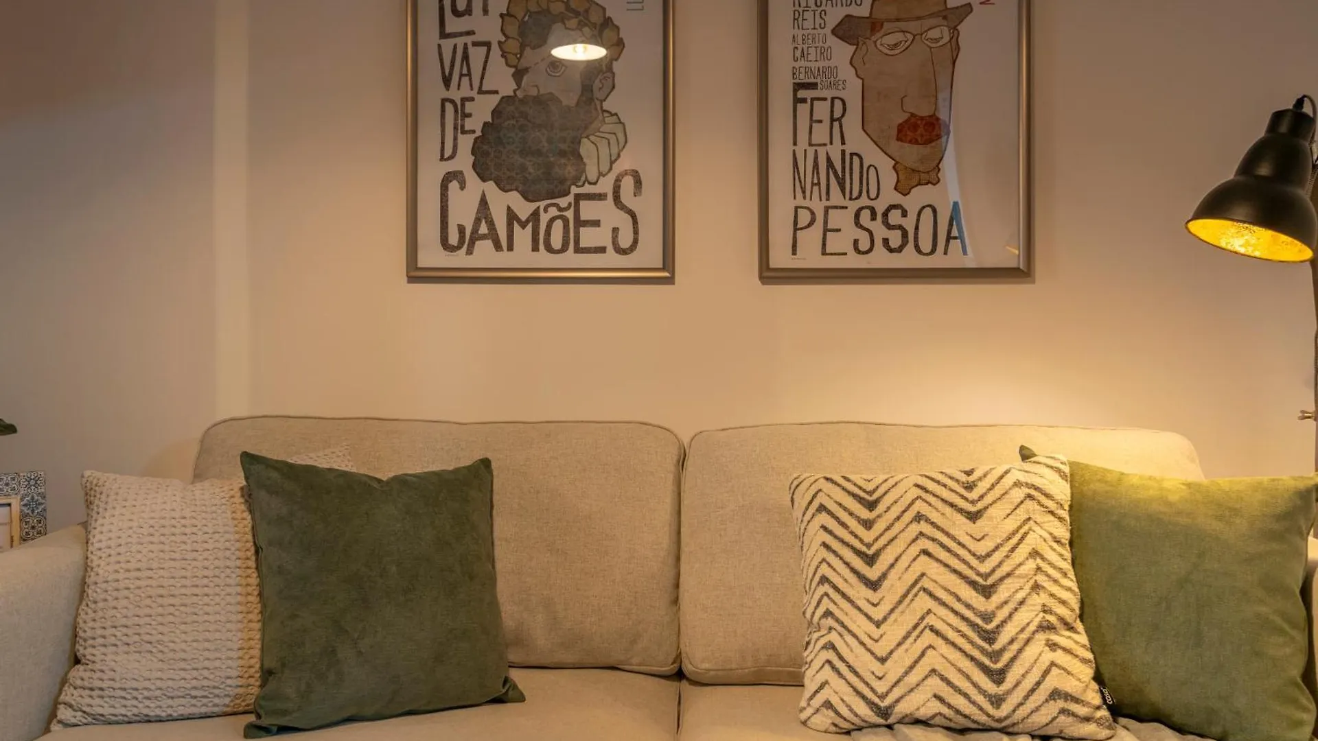 Superb Apartments Overlooking Graça in Lisboa