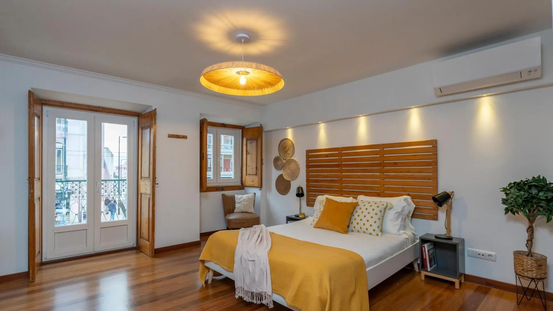 Superb Apartments Overlooking Graça in Lisboa