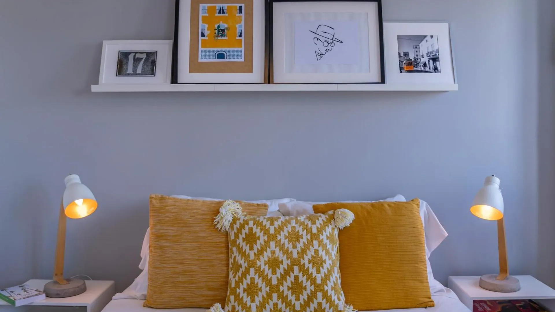 Superb Apartments Overlooking Graça in Lisboa