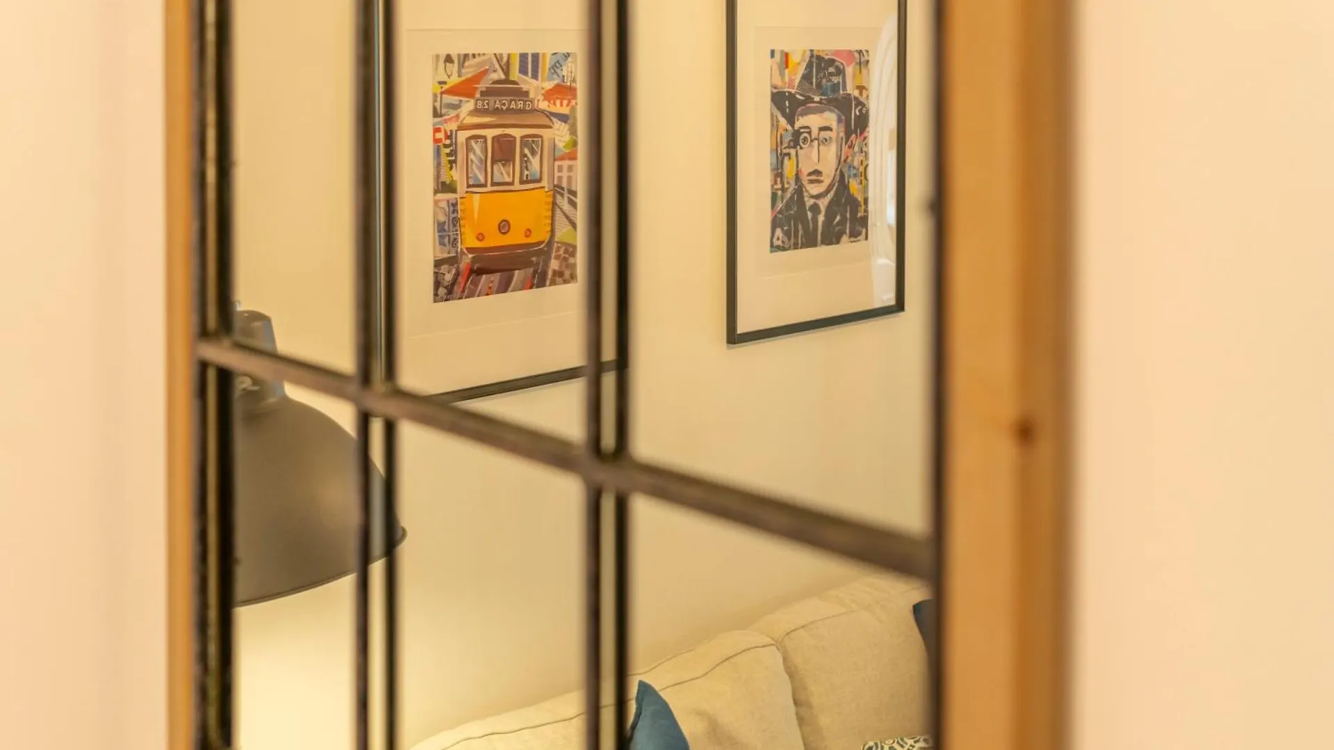 Superb Apartments Overlooking Graça in Lisboa