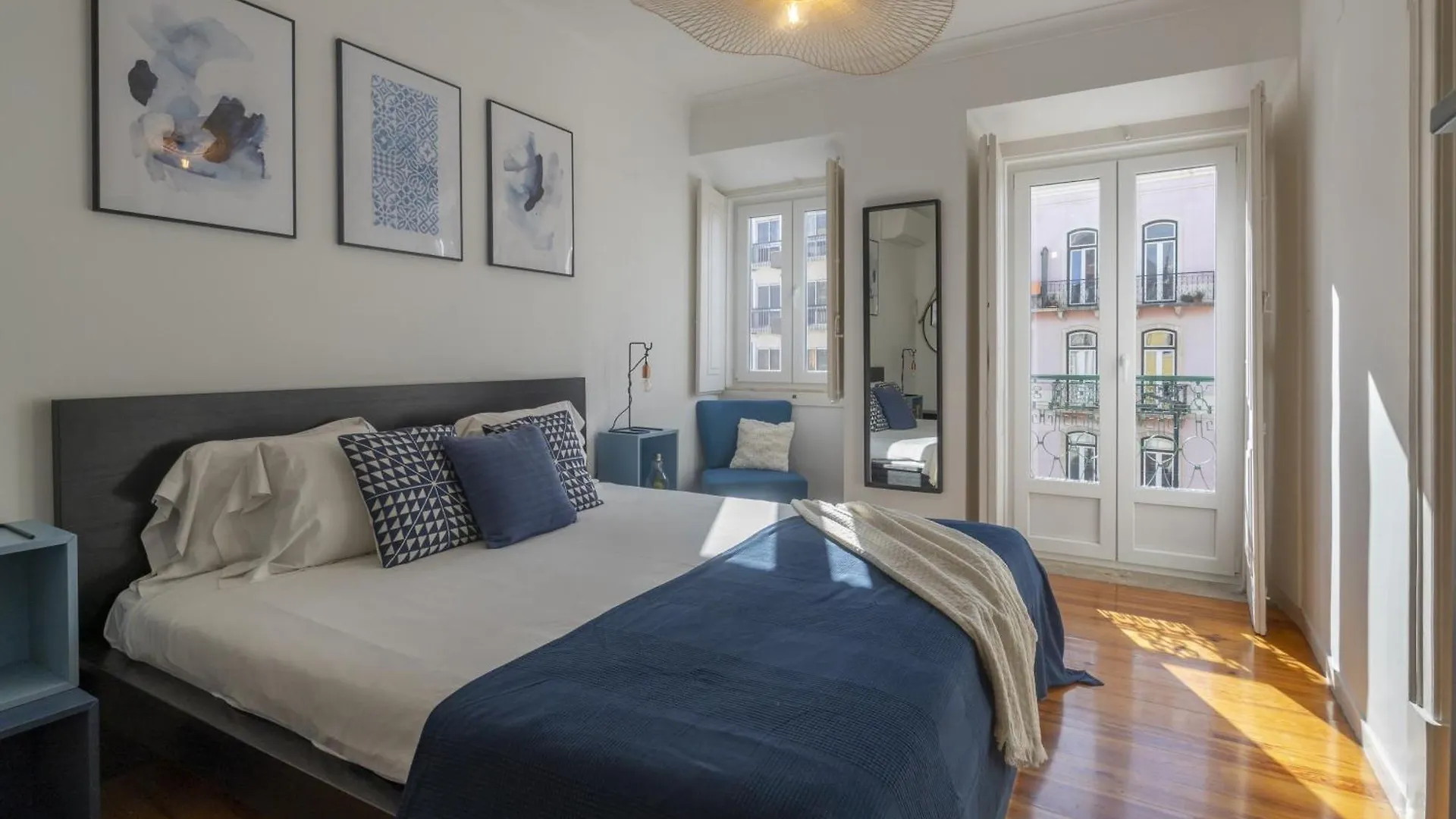 Superb Apartments Overlooking Graça in Lisboa