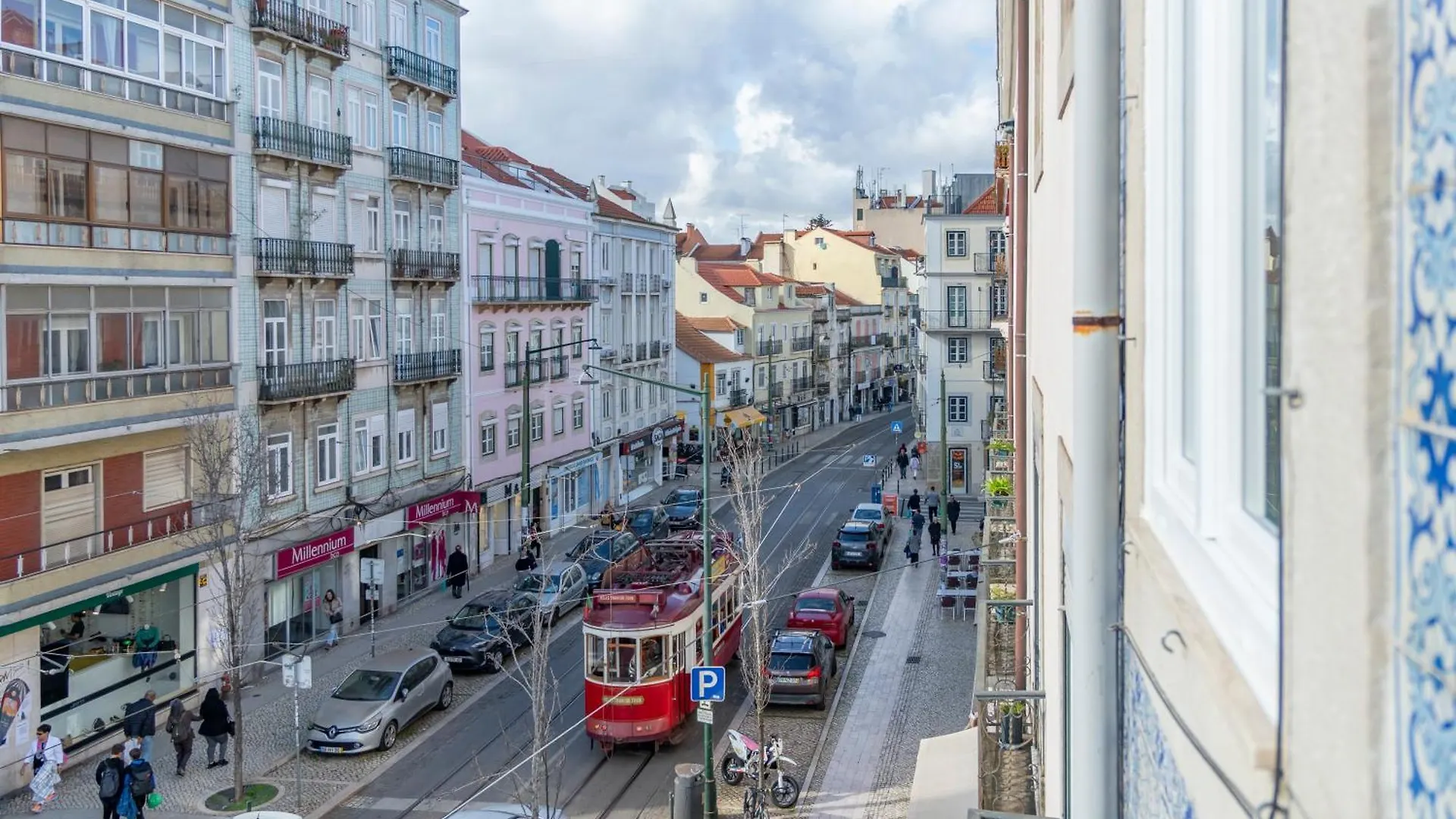 Superb Apartments Overlooking Graça in Lisboa Portugal