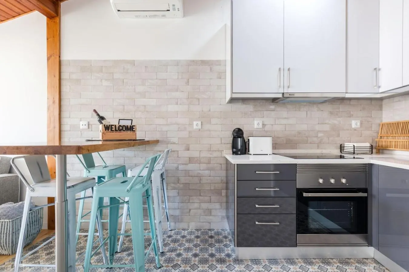 Superb Apartments Overlooking Graça in Lisboa